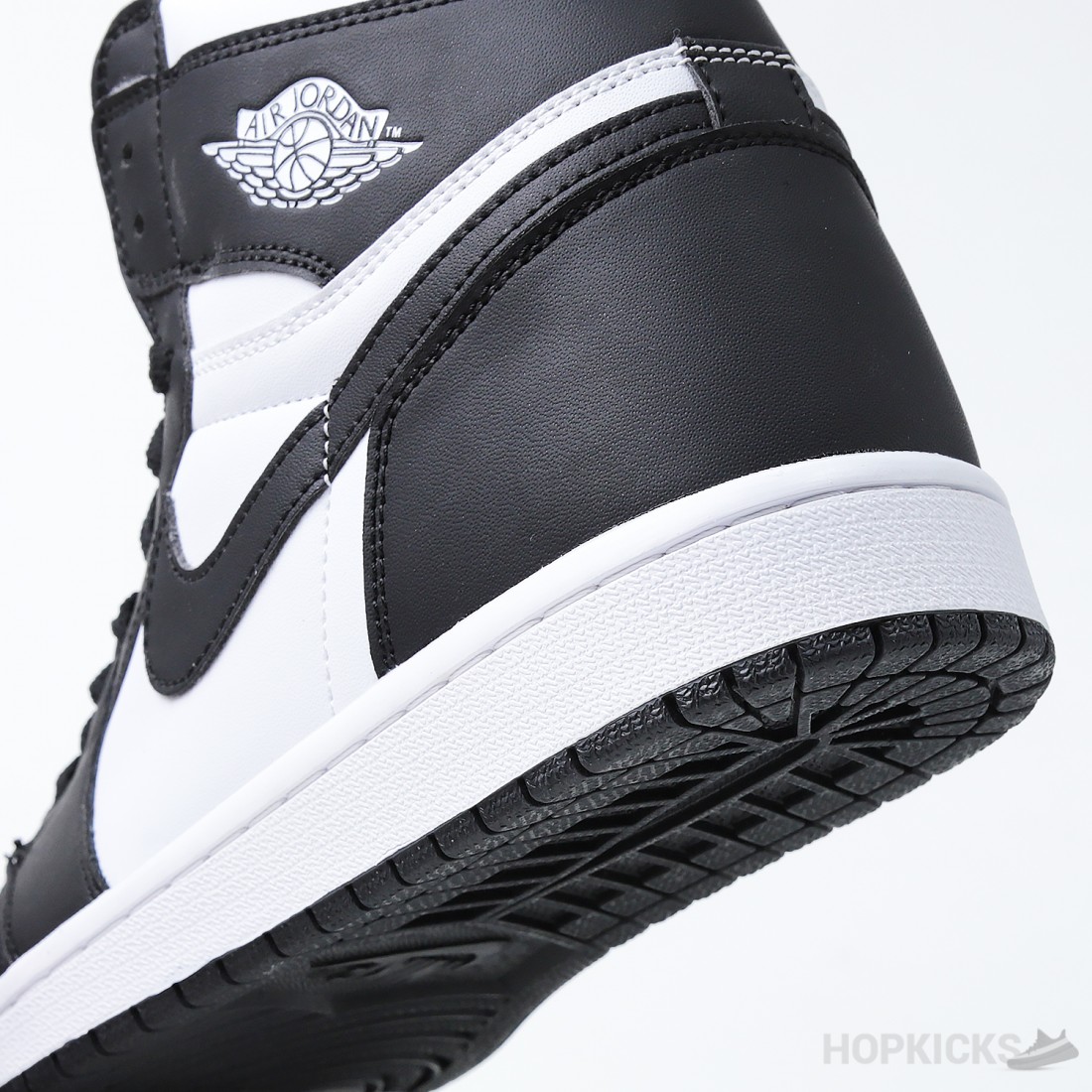 jordan 1 retro black and white womens